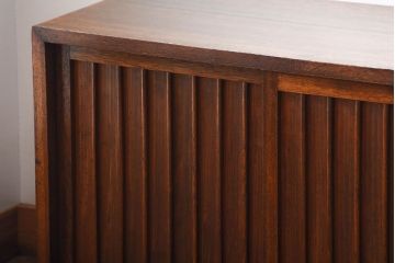 アンティーク家具　和製アンティーク　古い木の縦桟4枚引き戸ローボード