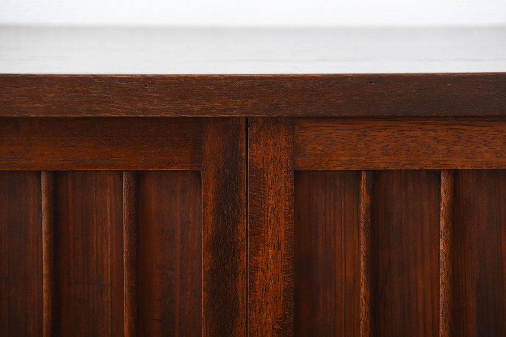 アンティーク家具　和製アンティーク　古い木の縦桟4枚引き戸ローボード