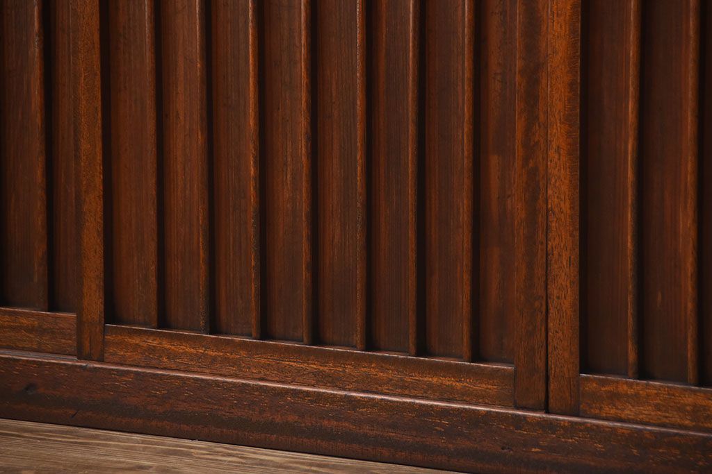 アンティーク家具　和製アンティーク　古い木の縦桟4枚引き戸ローボード