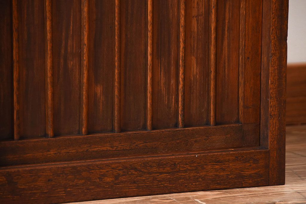 アンティーク家具　和製アンティーク　古い木の縦桟4枚引き戸ローボード