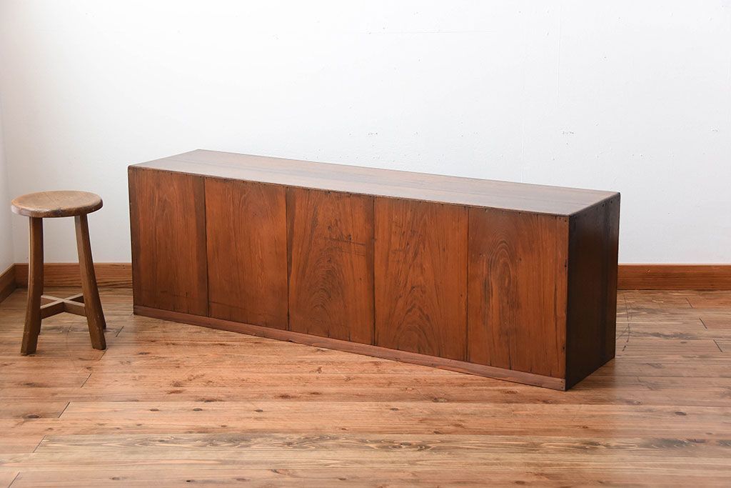 アンティーク家具　和製アンティーク　古い木の縦桟4枚引き戸ローボード