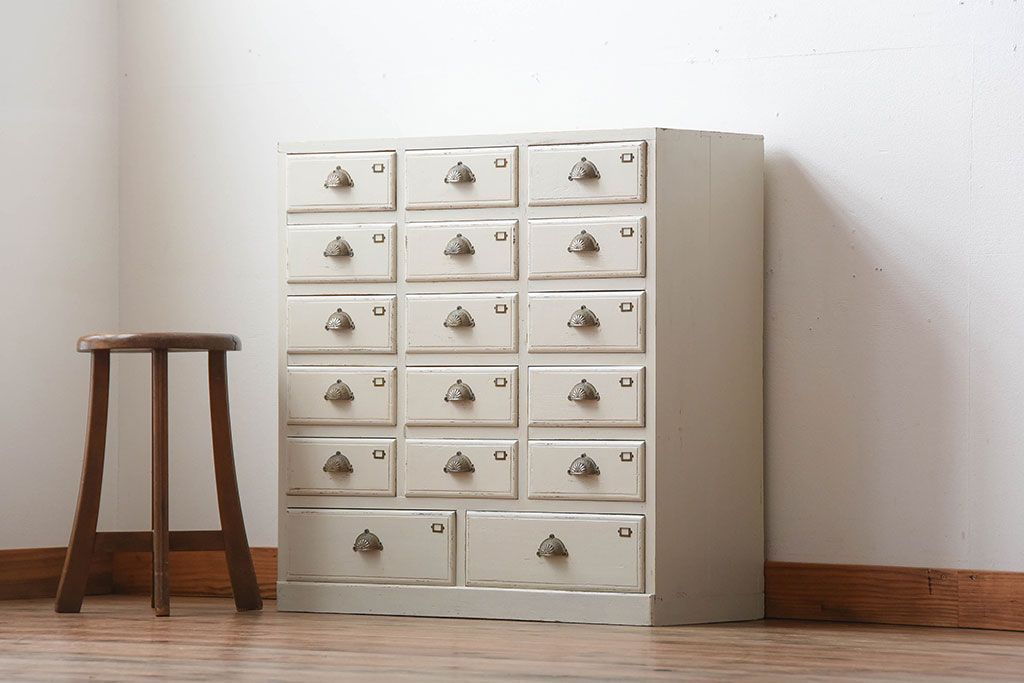 アンティーク家具　アンティークペイント　ネームプレート付き!おしゃれな17杯ドロワー