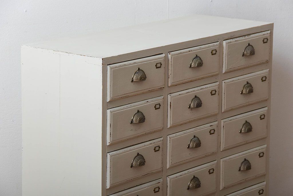 アンティーク家具　アンティークペイント　ネームプレート付き!おしゃれな17杯ドロワー