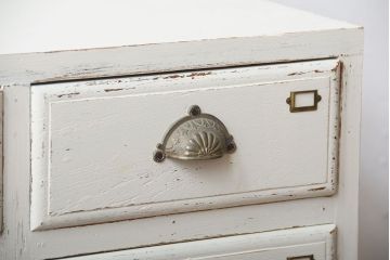 アンティーク家具　アンティークペイント　ネームプレート付き!おしゃれな17杯ドロワー