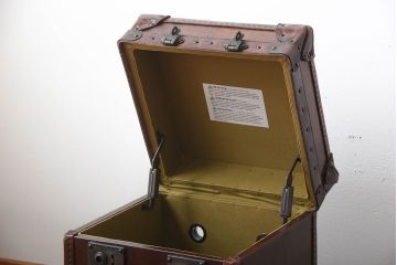 アンティーク雑貨　イギリス製　HALO(ハロ)のPARIS TRUNK(パリストランク)