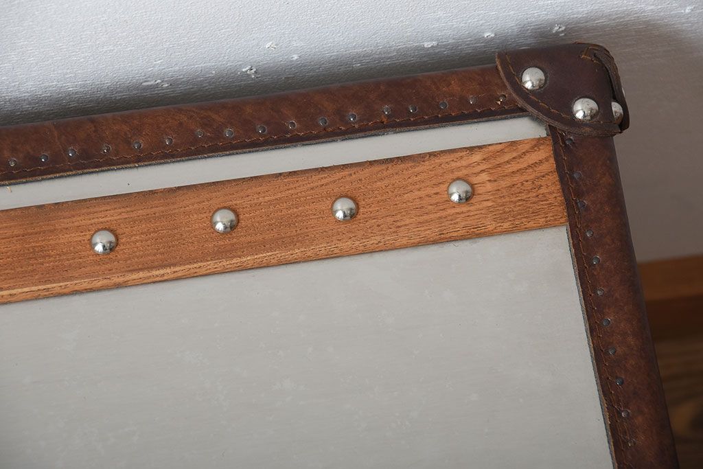 アンティーク家具　イギリス製　HALO(ハロー)のSTONYHURST SMALL LAMP TABLE(ストニーハースト スモールランプテーブル)