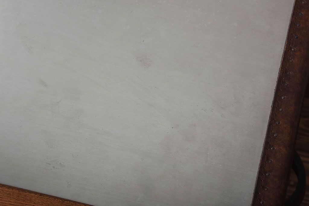 アンティーク家具　イギリス製　HALO(ハロー)のSTONYHURST SMALL LAMP TABLE(ストニーハースト スモールランプテーブル)