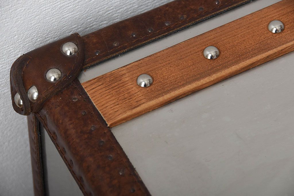 アンティーク家具　イギリス製　HALO(ハロー)のSTONYHURST SMALL LAMP TABLE(ストニーハースト スモールランプテーブル)