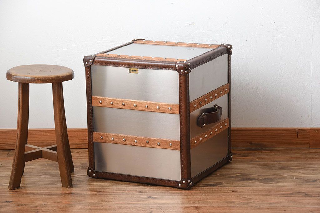 アンティーク家具　イギリス製　HALO(ハロー)のSTONYHURST SMALL LAMP TABLE(ストニーハースト スモールランプテーブル)