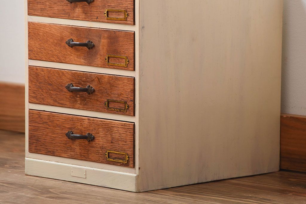 アンティーク家具　和製アンティーク　ネームプレート付き!古いナラ材のペイント小引き出し