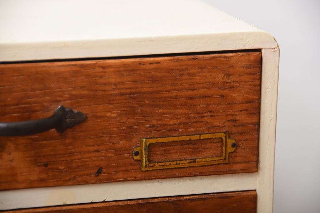 アンティーク家具　和製アンティーク　ネームプレート付き!古いナラ材のペイント小引き出し