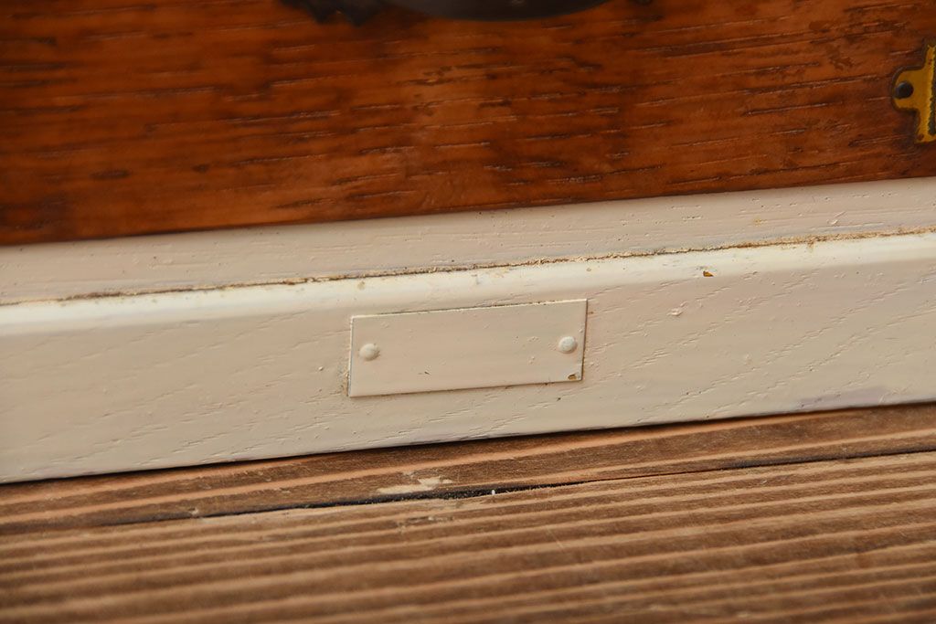 アンティーク家具　和製アンティーク　ネームプレート付き!古いナラ材のペイント小引き出し