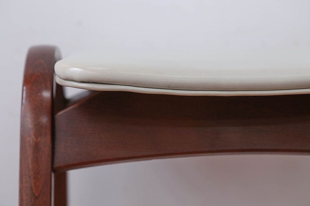 中古　秋田木工のおしゃれな曲げ木スツール(スタッキングスツール)(1)