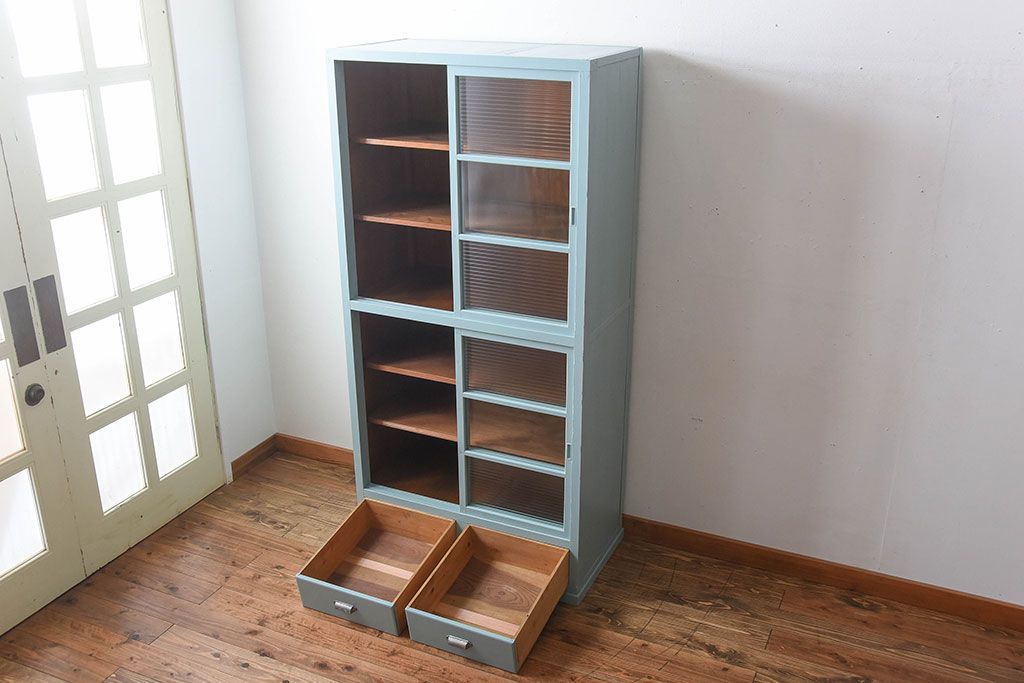 アンティーク家具　アンティーク　モールガラス入り!背のたかいペイント収納棚