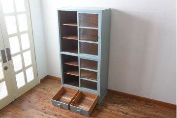 アンティーク家具　アンティーク　モールガラス入り!背のたかいペイント収納棚