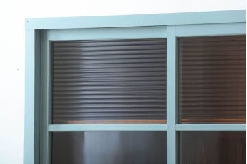 アンティーク家具　アンティーク　モールガラス入り!背のたかいペイント収納棚