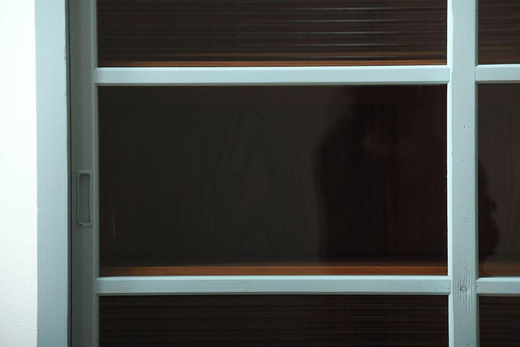 アンティーク家具　アンティーク　モールガラス入り!背のたかいペイント収納棚