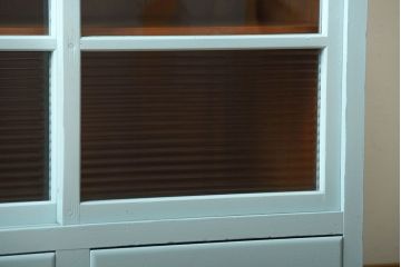 アンティーク家具　アンティーク　モールガラス入り!背のたかいペイント収納棚