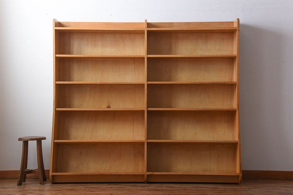 レトロ家具　昭和レトロ　厚手の古いナラ材が使用された大きな本棚