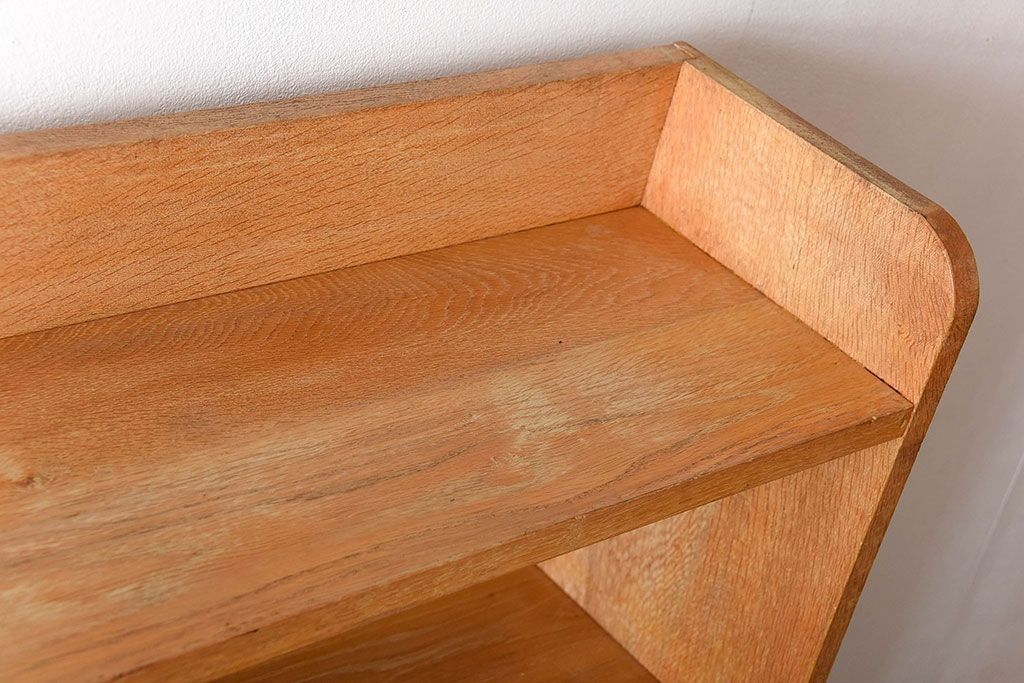 レトロ家具　昭和レトロ　厚手の古いナラ材が使用された大きな本棚