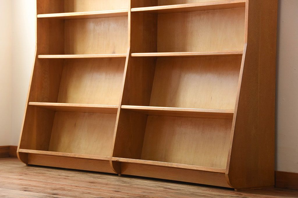 レトロ家具　昭和レトロ　厚手の古いナラ材が使用された大きな本棚