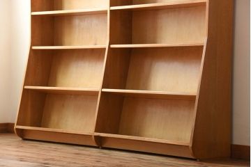 レトロ家具　昭和レトロ　厚手の古いナラ材が使用された大きな本棚