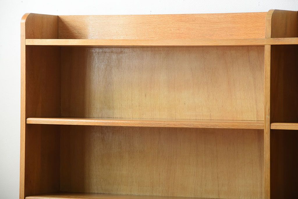 レトロ家具　昭和レトロ　厚手の古いナラ材が使用された大きな本棚