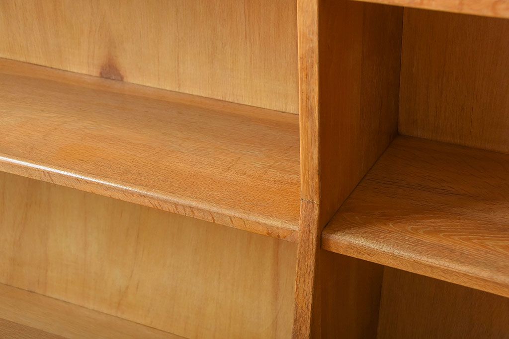 レトロ家具　昭和レトロ　厚手の古いナラ材が使用された大きな本棚