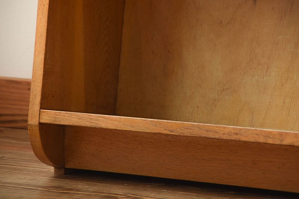 レトロ家具　昭和レトロ　厚手の古いナラ材が使用された大きな本棚