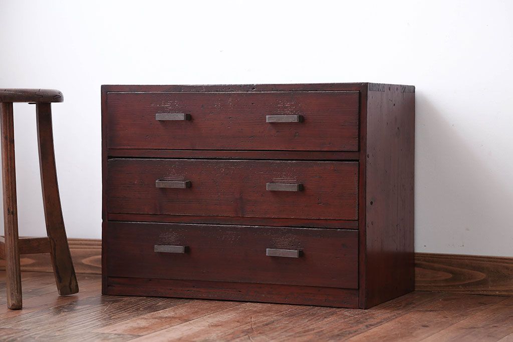 レトロ家具　昭和レトロ　古い木製の小さな3杯チェスト