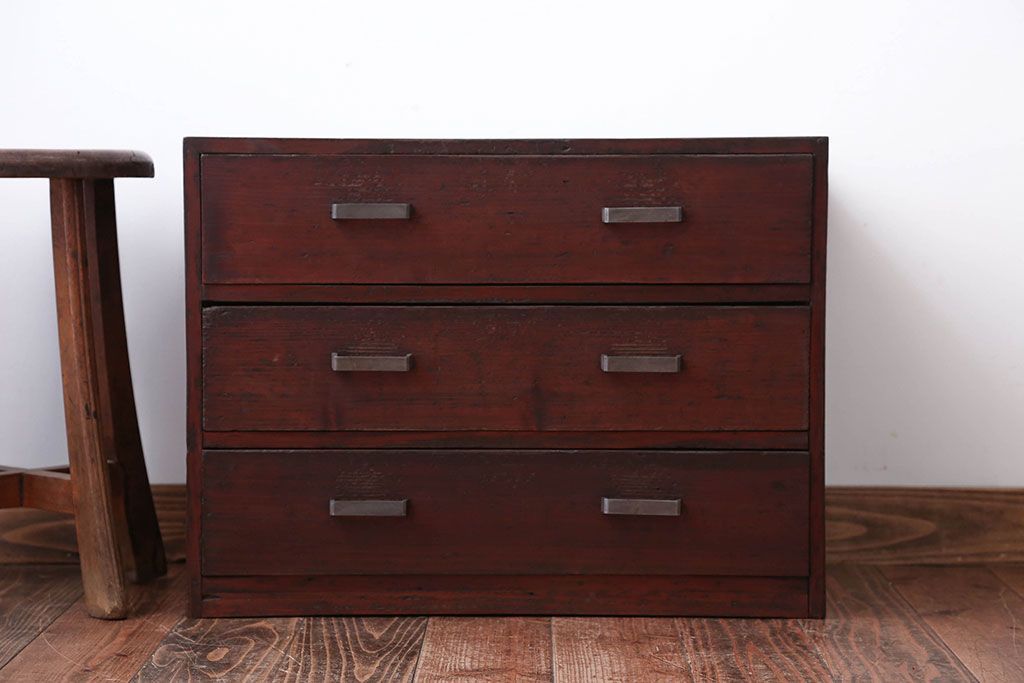 レトロ家具　昭和レトロ　古い木製の小さな3杯チェスト