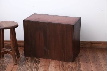 レトロ家具　昭和レトロ　古い木製の小さな3杯チェスト