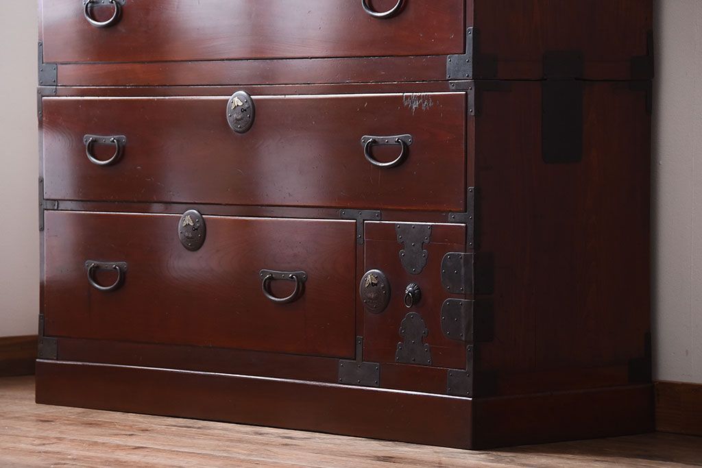 アンティーク家具　和製アンティーク　五丁引き　前面欅材!金具の上品な重ね衣装箪笥