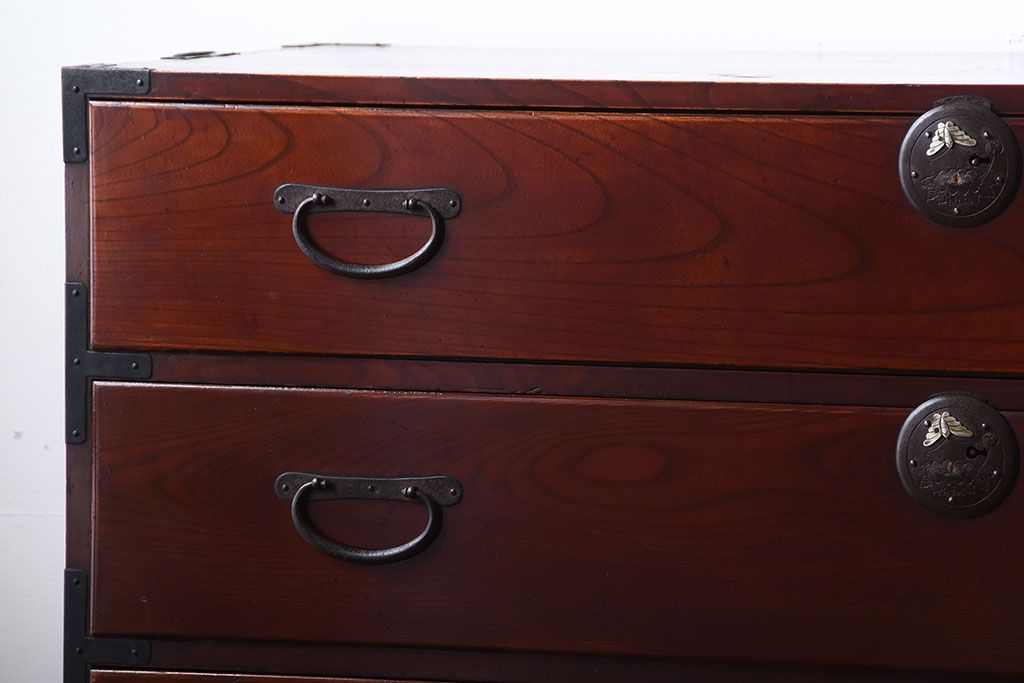 アンティーク家具　和製アンティーク　五丁引き　前面欅材!金具の上品な重ね衣装箪笥