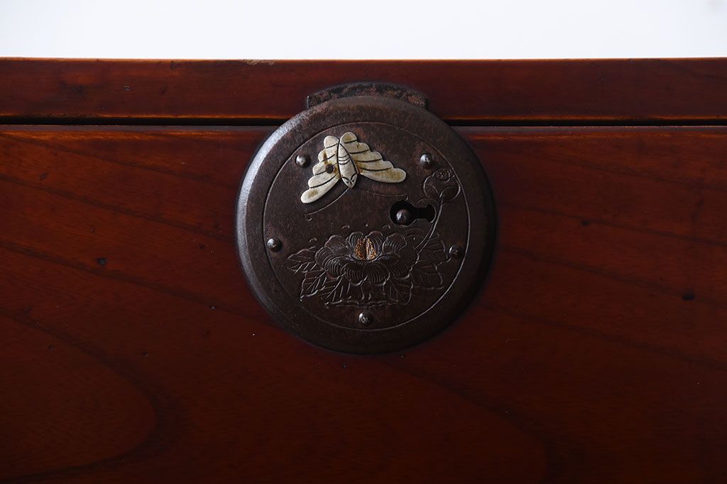 アンティーク家具　和製アンティーク　五丁引き　前面欅材!金具の上品な重ね衣装箪笥