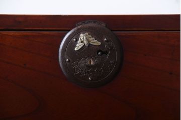 アンティーク家具　和製アンティーク　五丁引き　前面欅材!金具の上品な重ね衣装箪笥