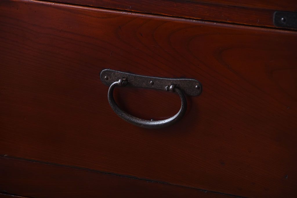 アンティーク家具　和製アンティーク　五丁引き　前面欅材!金具の上品な重ね衣装箪笥