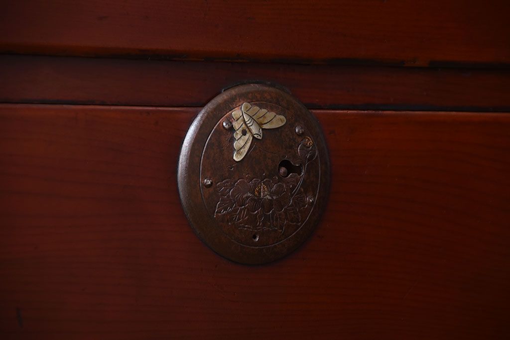 アンティーク家具　和製アンティーク　五丁引き　前面欅材!金具の上品な重ね衣装箪笥