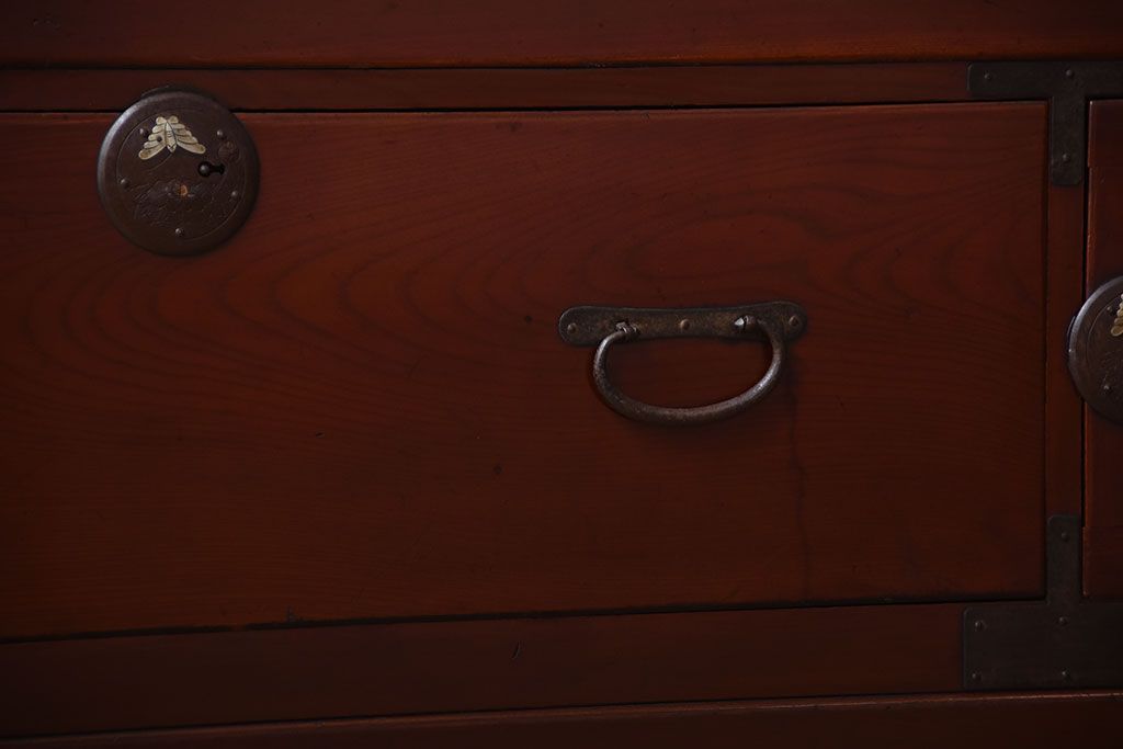 アンティーク家具　和製アンティーク　五丁引き　前面欅材!金具の上品な重ね衣装箪笥