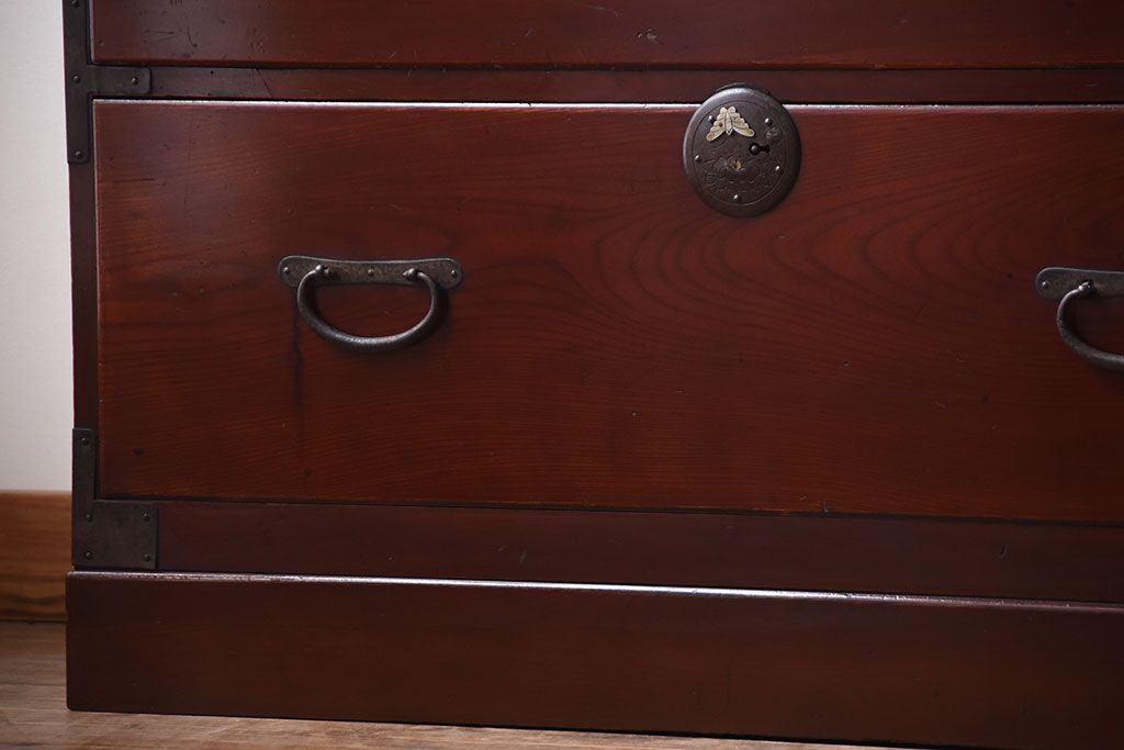 アンティーク家具　和製アンティーク　五丁引き　前面欅材!金具の上品な重ね衣装箪笥