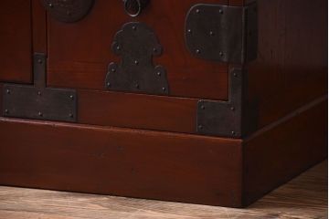 アンティーク家具　和製アンティーク　五丁引き　前面欅材!金具の上品な重ね衣装箪笥