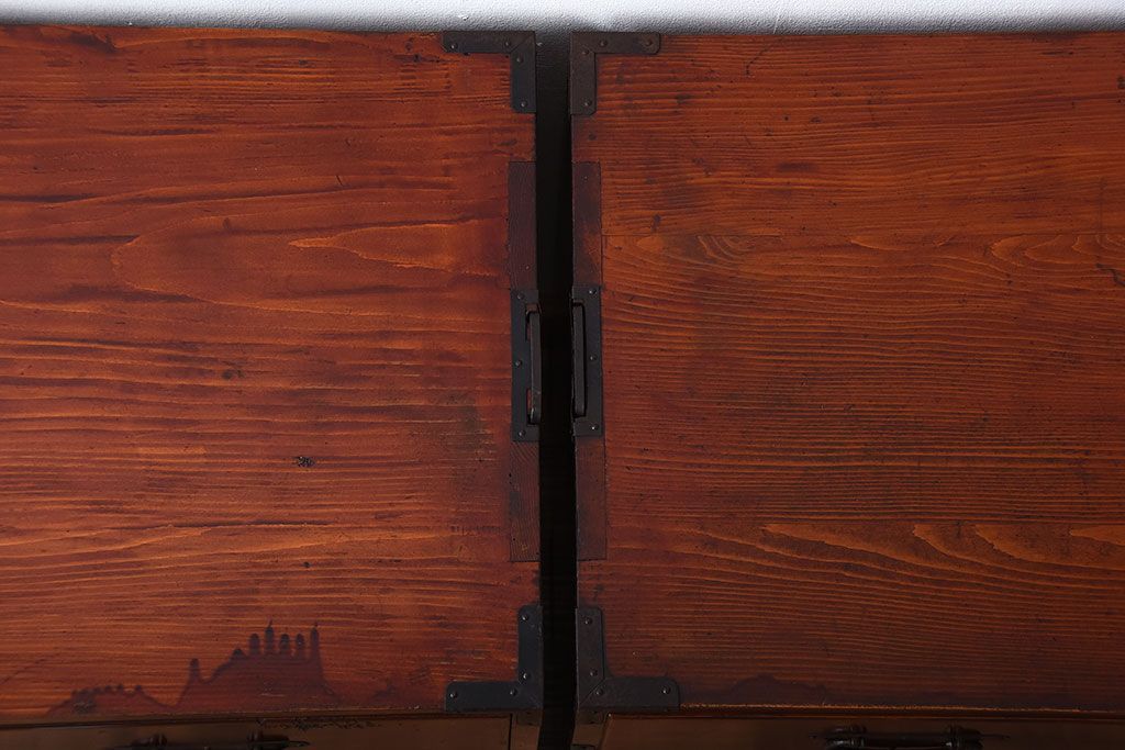 アンティーク家具　和製アンティーク　五丁引き　前面欅材!金具の上品な重ね衣装箪笥