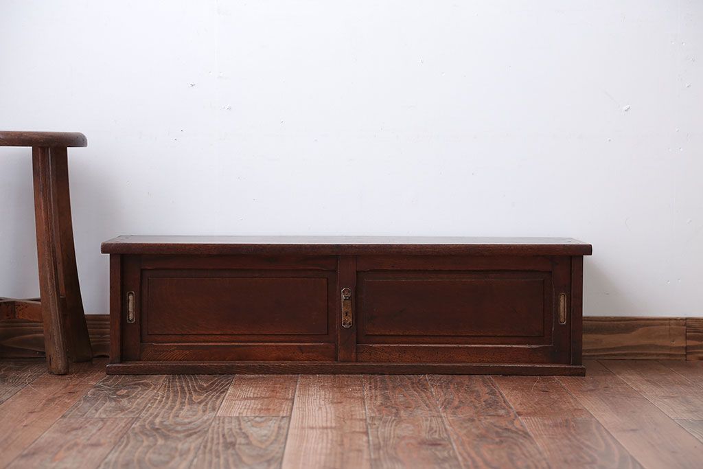 アンティーク家具　和製アンティーク　古い木製の小ぶりなテレビボード(ローボード)