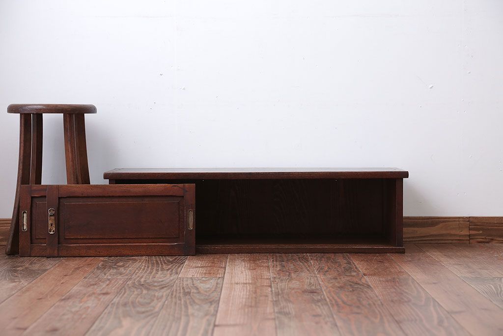 アンティーク家具　和製アンティーク　古い木製の小ぶりなテレビボード(ローボード)