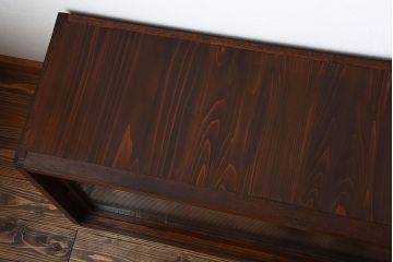 アンティーク家具　アンティーク　台形型がおしゃれ!モールガラス引き戸付き古い木のテレビボード(ローボード)