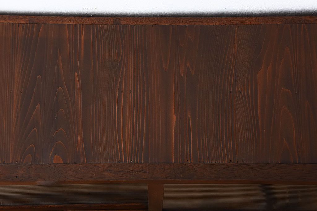 アンティーク家具　アンティーク　台形型がおしゃれ!モールガラス引き戸付き古い木のテレビボード(ローボード)