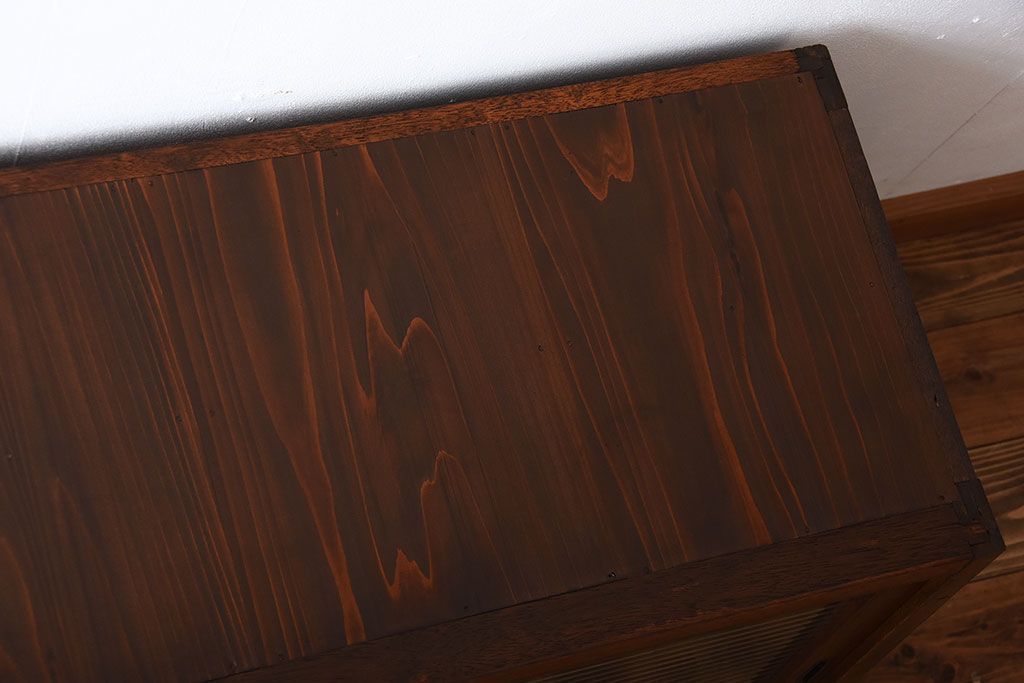 アンティーク家具　アンティーク　台形型がおしゃれ!モールガラス引き戸付き古い木のテレビボード(ローボード)