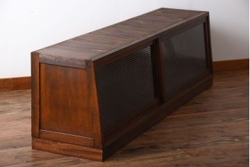 アンティーク家具　アンティーク　台形型がおしゃれ!モールガラス引き戸付き古い木のテレビボード(ローボード)