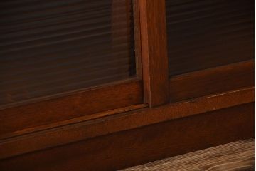 アンティーク家具　アンティーク　台形型がおしゃれ!モールガラス引き戸付き古い木のテレビボード(ローボード)