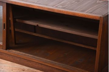 アンティーク家具　アンティーク　台形型がおしゃれ!モールガラス引き戸付き古い木のテレビボード(ローボード)